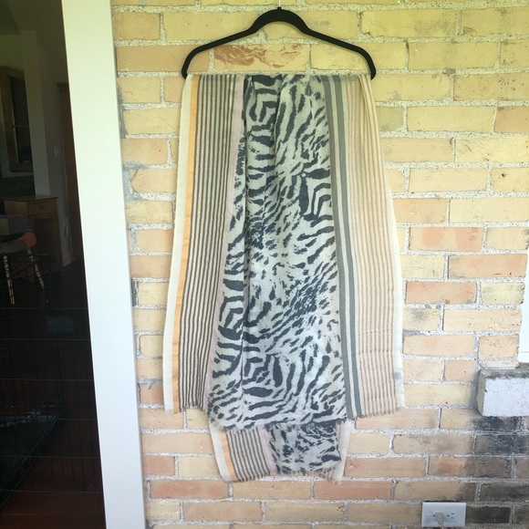 Wool and Silk Scarf - Picture 2 of 3